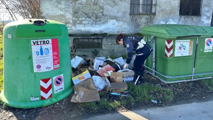 Busseto, troppi incivili e troppi rifiuti abbandonati: piovono multe