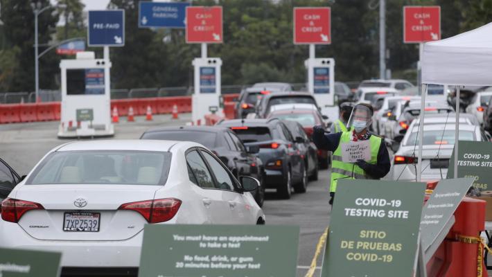 Balzo dei contagi, la California chiude bar e ristoranti 