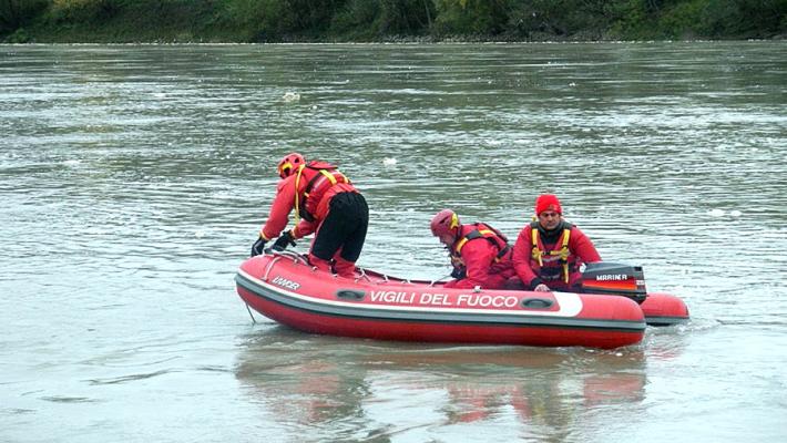 Modena, piacentino si tuffa nel Panaro e  muore annegato