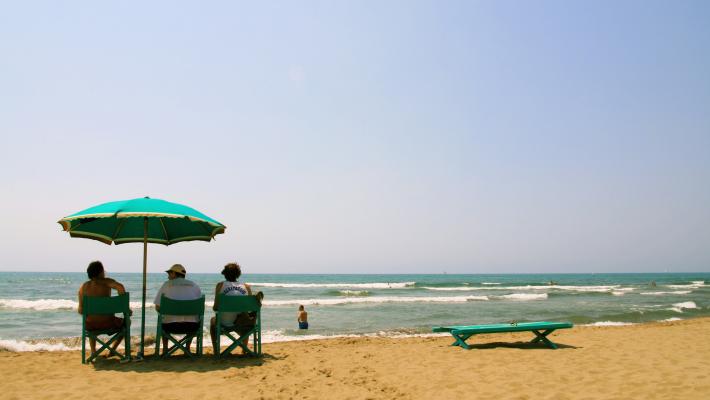 A Forte dei Marmi steward in spiaggia e  torna la Versiliana