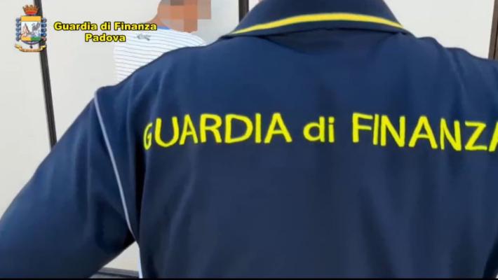 Auto di lusso, la Guardia di Finanza scopre una maxi frode internazionale