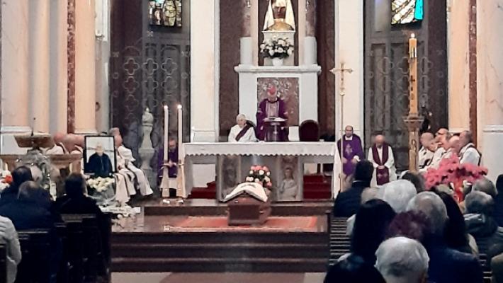 L'ultimo saluto a don Luigi Brigati