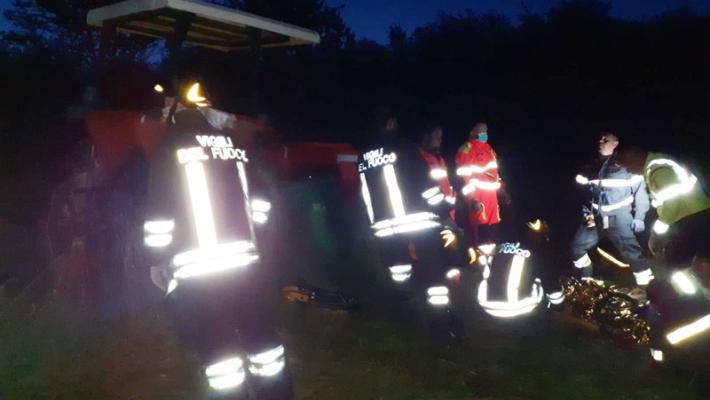 Trattore si ribalta a Bardi