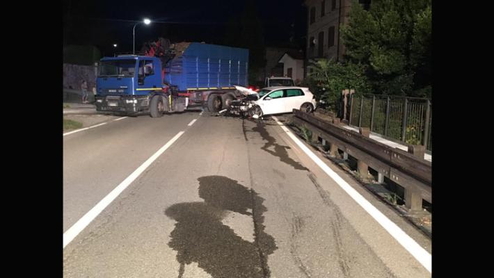 Incidente nella notte a Marzolara: scontro tra un'auto e un camion: un ferito