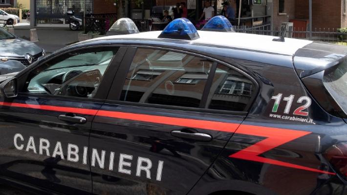 Perde 3500 euro e torna alla sala slot per rapinarla