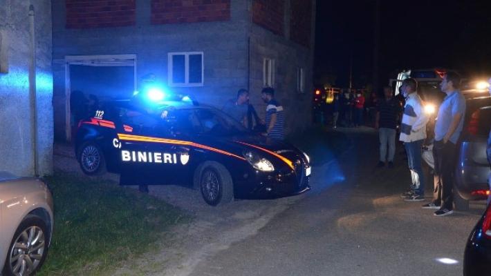 Uccide i genitori a coltellate dopo una lite, 30enne fermato in strada