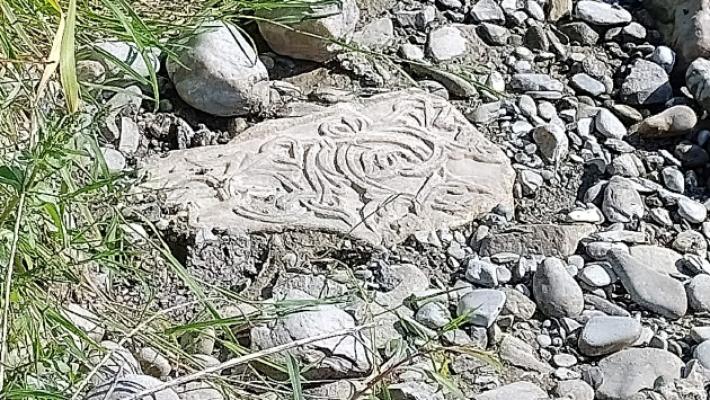 Va in gita nel Magra e scopre un «pezzo di Medioevo»