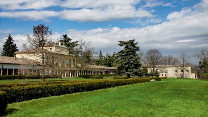 Il Parco: «Casino di caccia in vendita per scongiurarne il crollo»