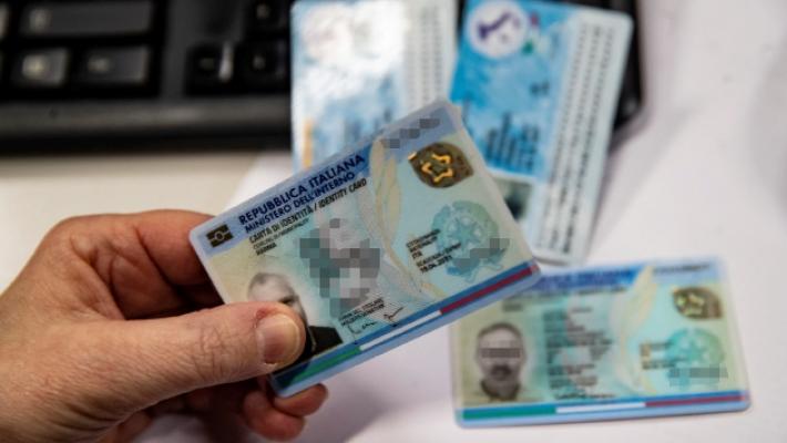 Carta d'identità elettronica, il primo appuntamento è dopo Ferragosto