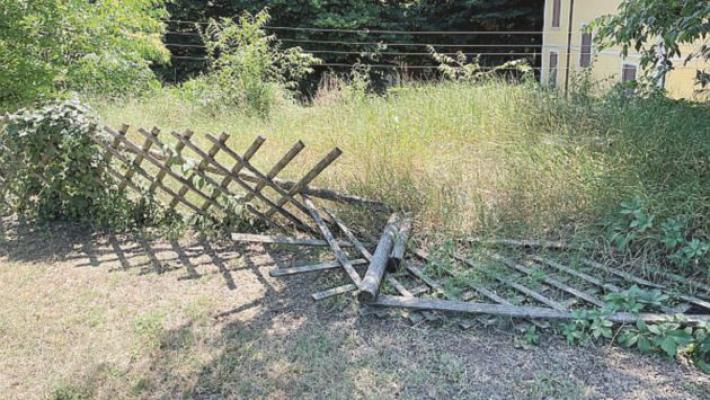 Cittadella, la staccionata continua a cadere a pezzi Le transenne non bastano a coprire i «buchi»