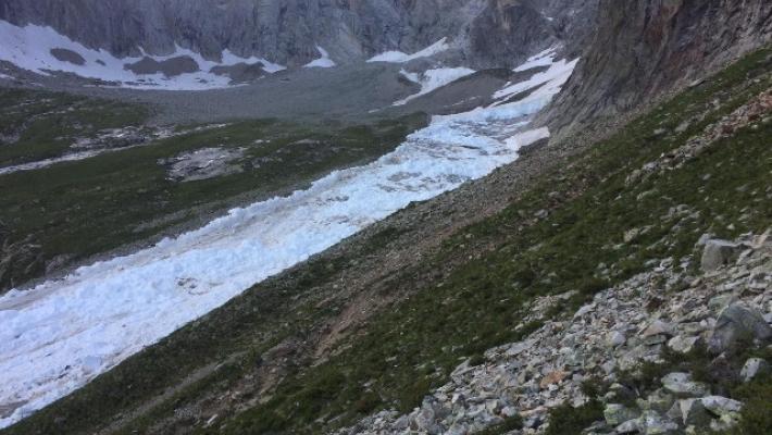 Valanga su un sentiero sopra Courmayeur