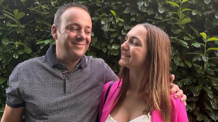 Padre e figlia, maturità per due: si sono diplomati a tre giorni di distanza in due scuole vicine