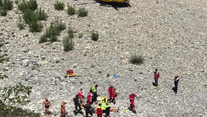 Bobbio, 19enne trascinato  dalla corrente dal Trebbia e salvato dai vigili del fuoco