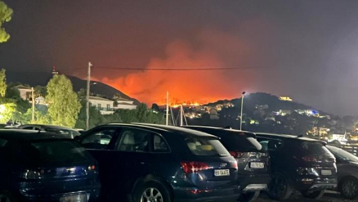 «In fuga dall'inferno di Corfù, il nostro residence minacciato dall'incendio»