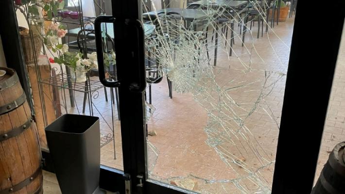 Altre due spaccate in meno di mezz'ora. Colpiti il ristorante Zafferano e il bar Franco