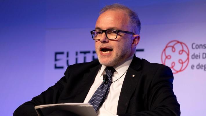 Uguaglianza fra Costituzione e... utopia: il nuovo libro del direttore dell'Agenzia delle Entrate