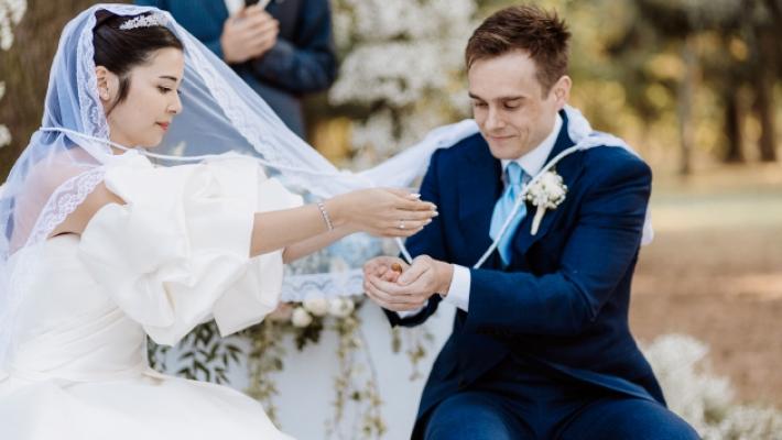 Da Londra alle Filippine un amore senza confini. Ma per il fatidico «sì» Francesca e Josh hanno scelto Parma