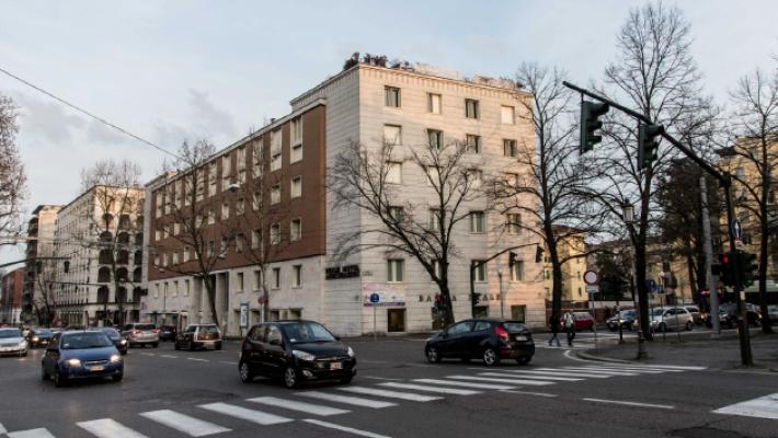 Rubano persino un passeggino sul pianerottolo