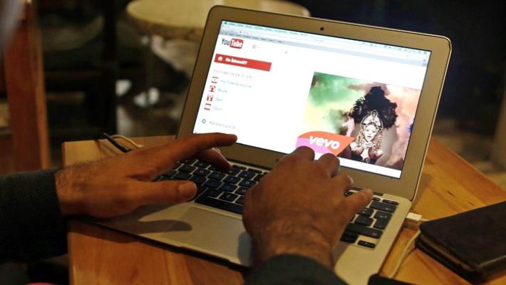 In Usa lo streaming batte il  "cavo" e i "network": a trainare il sorpasso gli over 65 che si sono adeguati alle abitudini di figli e nipoti