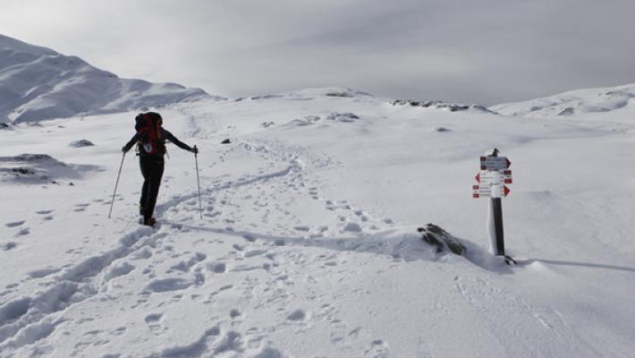Camminate sul lago ghiacciato, moto e fuochi d’artificio sul Cusna: denunce ai Carabinieri forestali