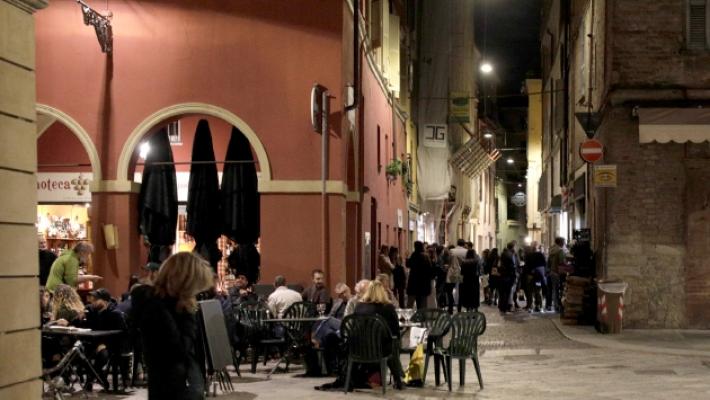Si intrufola nel portone laterale dell'enoteca «Fontana»: «Cercavo il bagno». Condannato