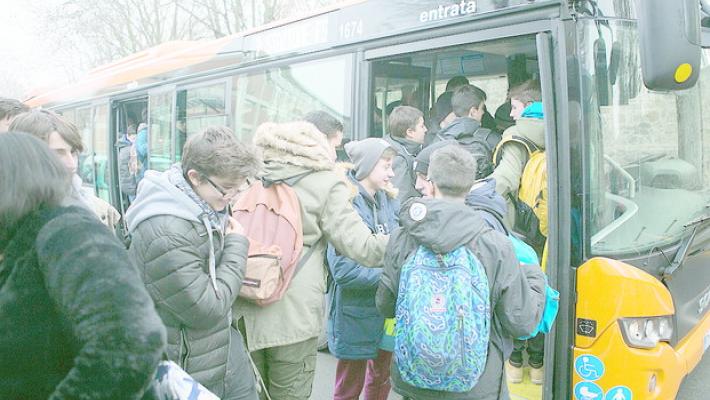 I presidi: &laquo;Pi&ugrave; bus per portare i ragazzi a scuola&raquo;. La Tep: &laquo;Aspettiamo i fondi&raquo;