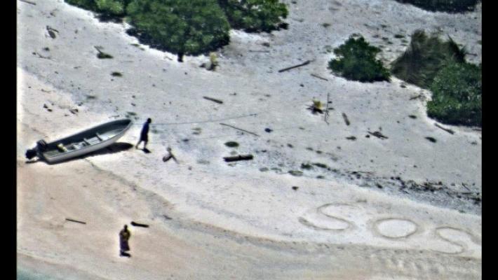 Australia: marinai naufragati salvati da 'Sos' sulla sabbia