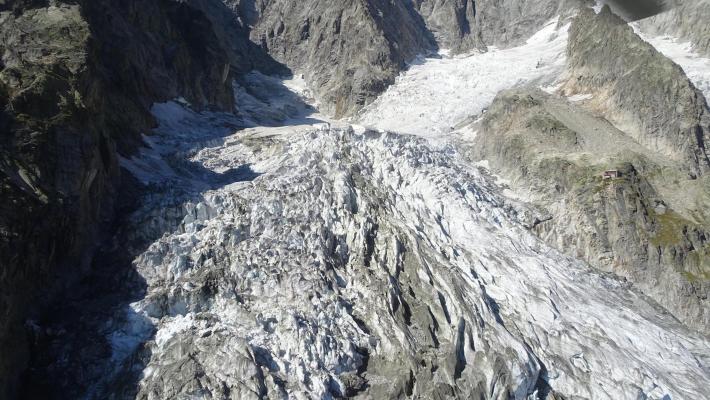 Allerta ghiacciaio, residenti e turisti evacuati  dalla  val Ferret