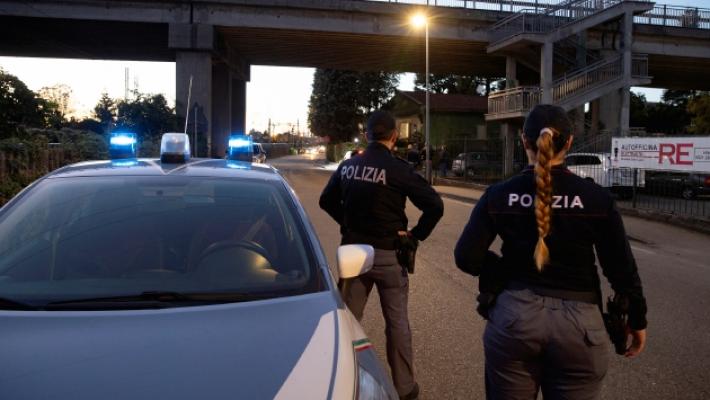 Cena in «camicia nera» blindata. Ieri sera all'iniziativa dell'estrema destra soltanto una quindicina di persone