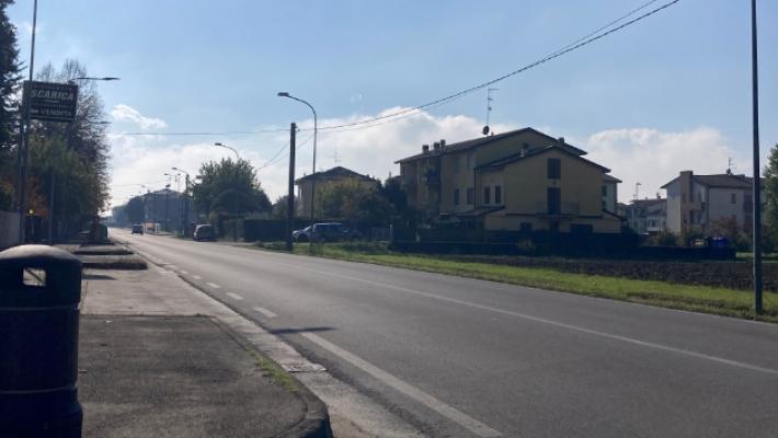 Smontano una Toyota per rubare le batterie