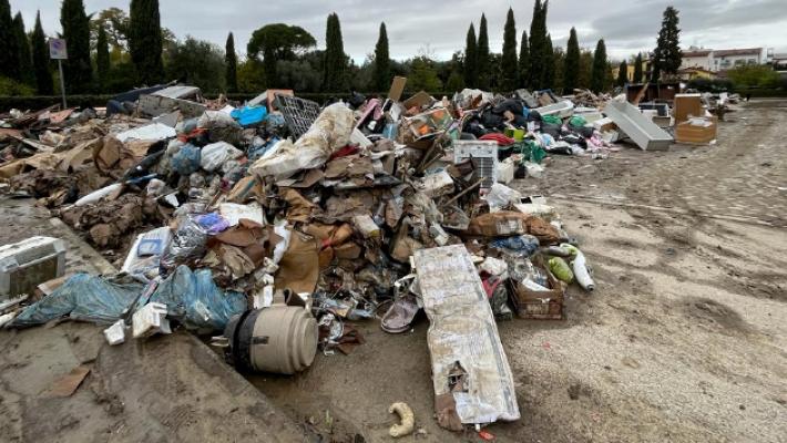 Campi Bisenzio, nella terra piegata dall'alluvione