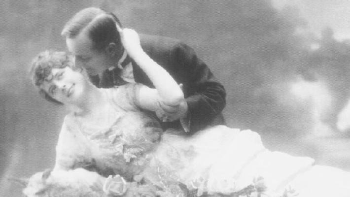 «Far di scuäsi»,  le «smancerie» in parmigiano. Giovanni Petrolini ci spiega la genesi dell'espressione