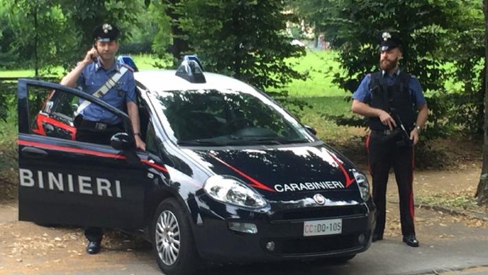 Rubano sul posto di lavoro, due denunciati