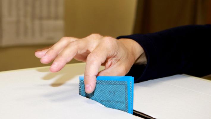 Coalizioni fragili si avviano verso il voto 