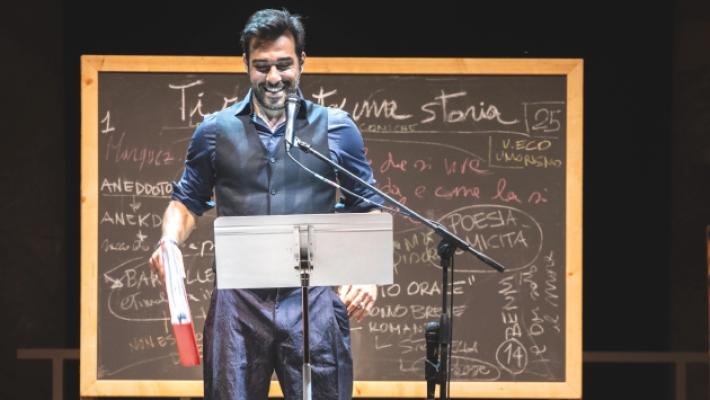 Edoardo Leo «racconta una storia». E conquista il Regio