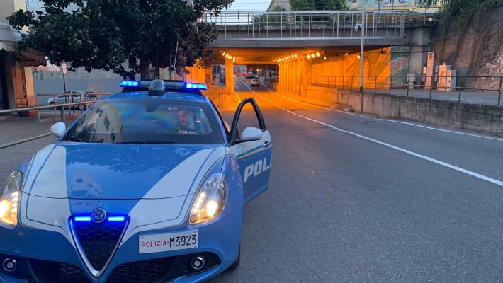 Strappava i gioielli al collo di anziane: preso lo scippatore seriale