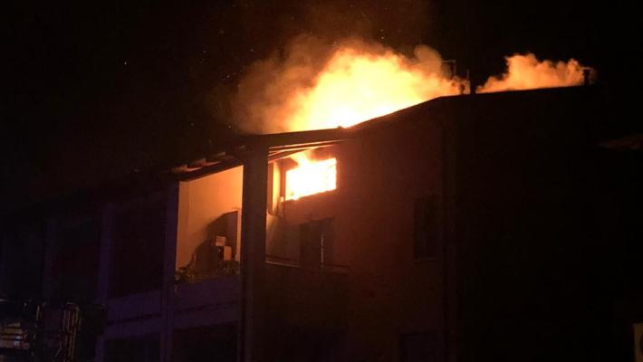 Incendio a Pontetaro: «Sul tetto c'erano fiamme altissime»