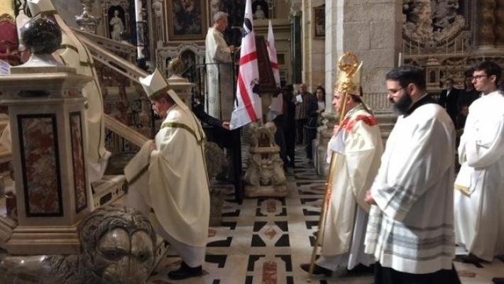 Il Viminale alla Cei: "Sì ai cori nelle messe, no al distanziamento dei congiunti"