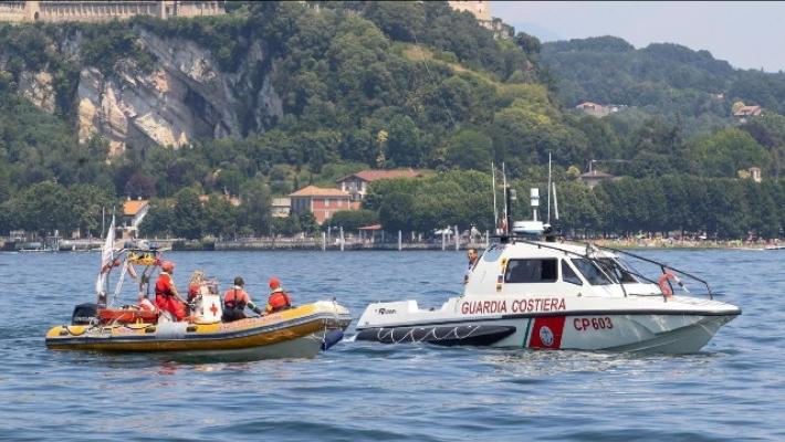 Ragazza muore annegata dopo tuffo nel lago Maggiore