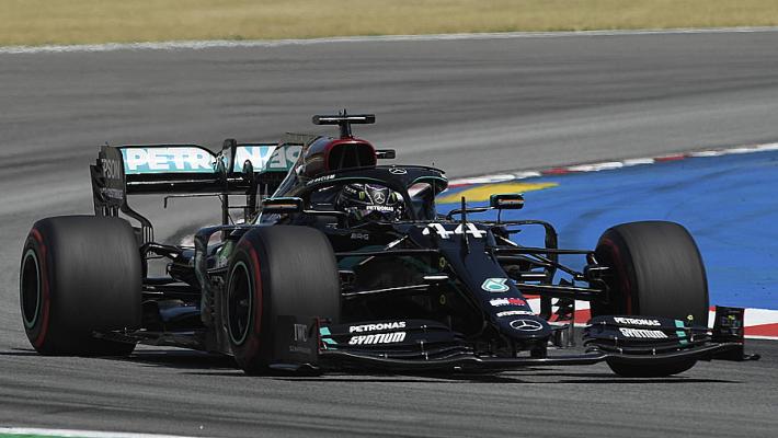 Hamilton trionfa in Spagna, Verstappen secondo. Si ritira Leclerc