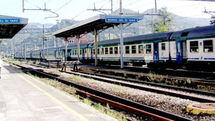 Urtato dal treno a Solignano: scatta la macchina dei soccorsi. Tanta paura, ma il giovane &egrave; salvo 