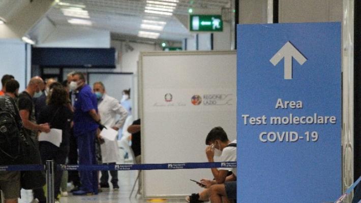 Primi positivi al test a Fiumicino: un ragazzo rientrato da Malta e una ragazza dalla Grecia. Sei positivi dopo festa a Porto Rotondo