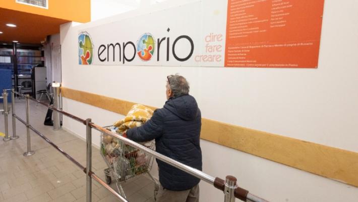 Emporio solidale, sempre di più le famiglie che chiedono aiuto
