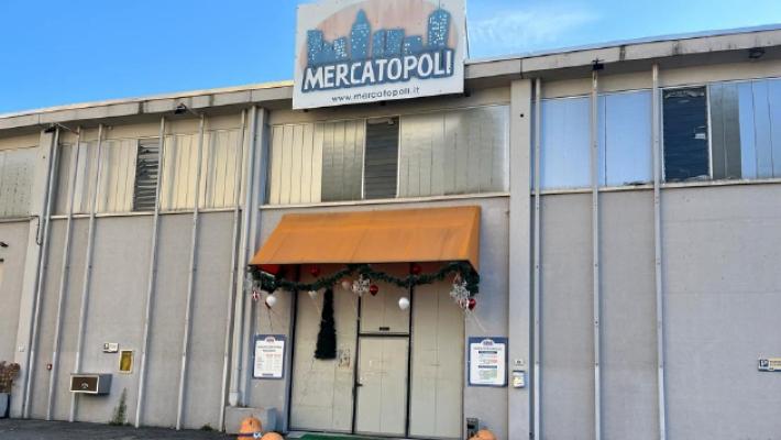 Mistero Mercatopoli: da Natale non ha più riaperto