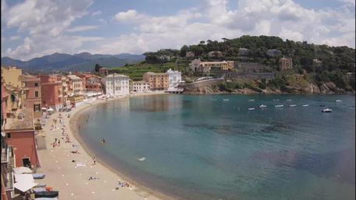 Bimba di 3 anni cade da un balcone a 10 metri d'altezza 
