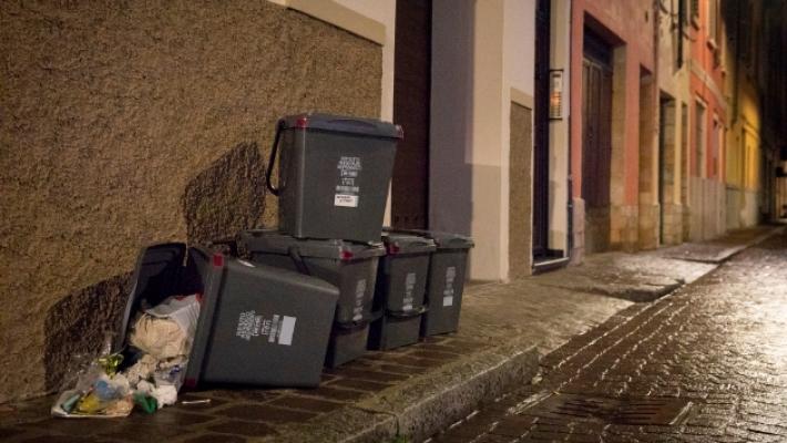 «Siamo schiavi dei bidoncini»