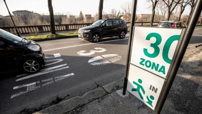 Le Zone 30 saranno allargate, ma sui viali resterà il limite dei 50 all'ora
