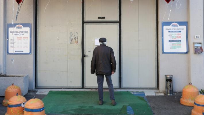 I clienti delusi si danno appuntamento per domani: «Ci vediamo a Mercatopoli Parma Centro»