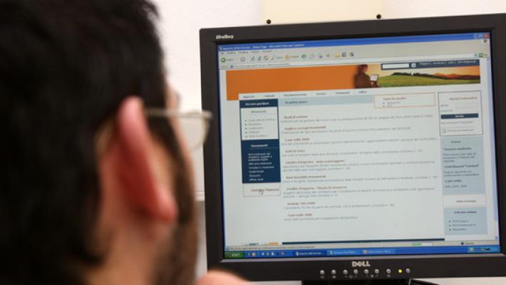 Acquisti on line e sui social: due persone truffate a Collecchio. 4 denunciati 