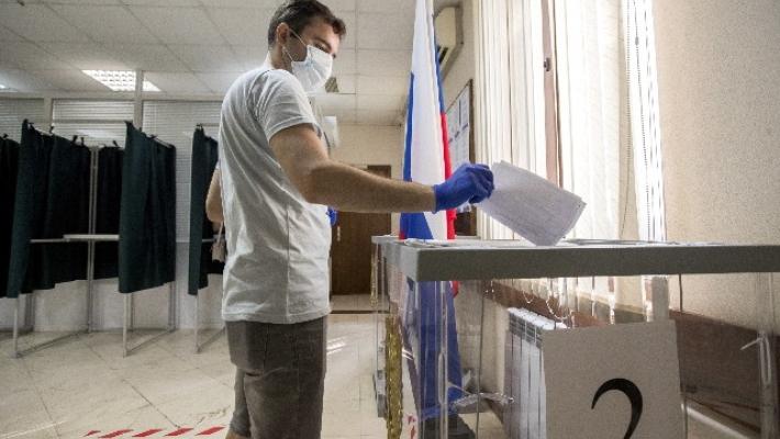 Turarsi il naso e votare sì